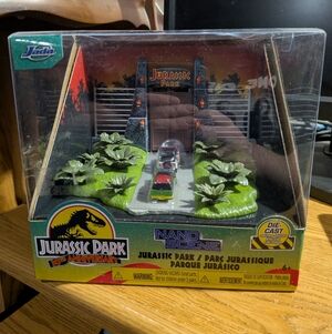 JURASSIC PARK ENTRANCE DIORAMA W/ JEEP WRANGLER & FORD EXPLORER BY JADA NEW